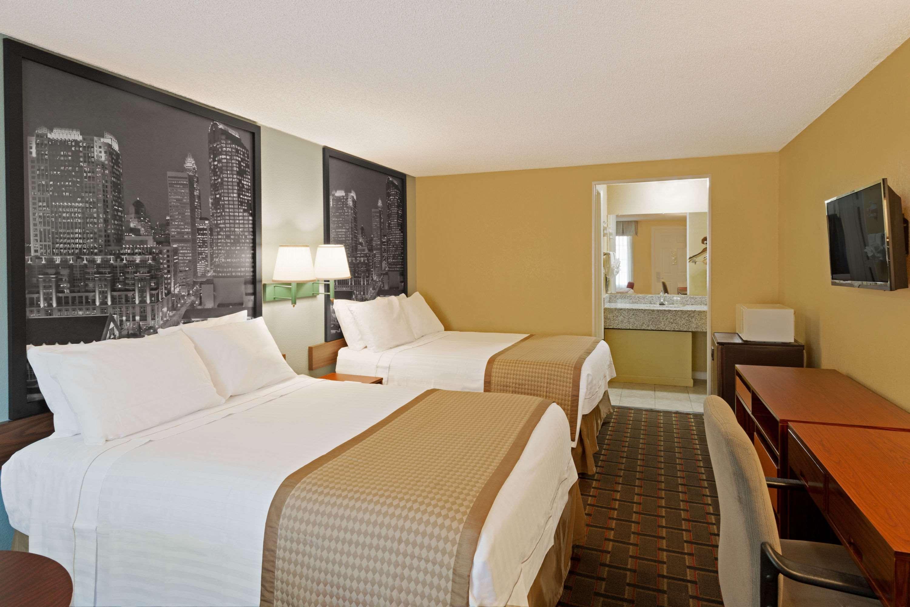 Rodeway Inn Charlotte Airport Area Екстериор снимка