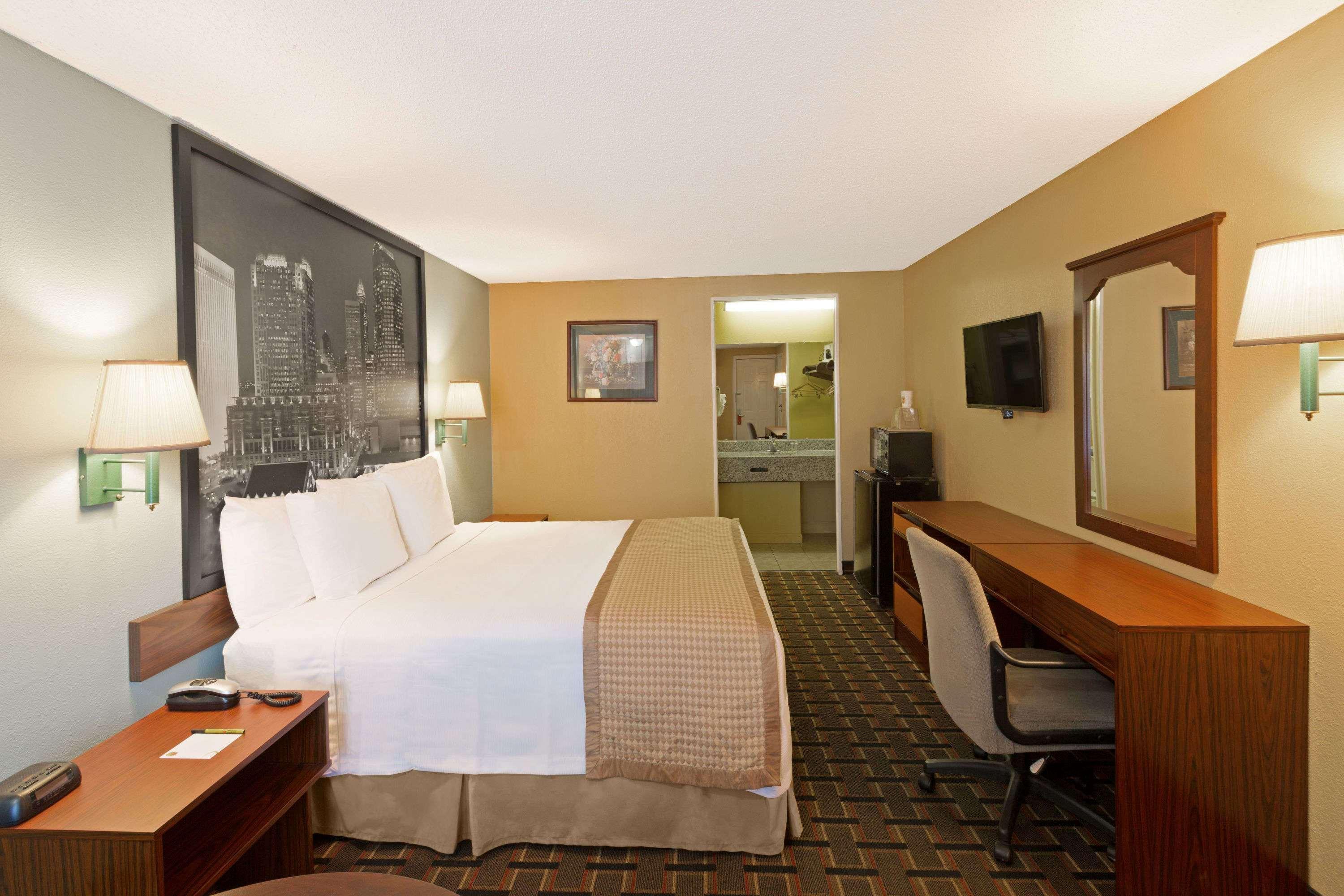 Rodeway Inn Charlotte Airport Area Екстериор снимка
