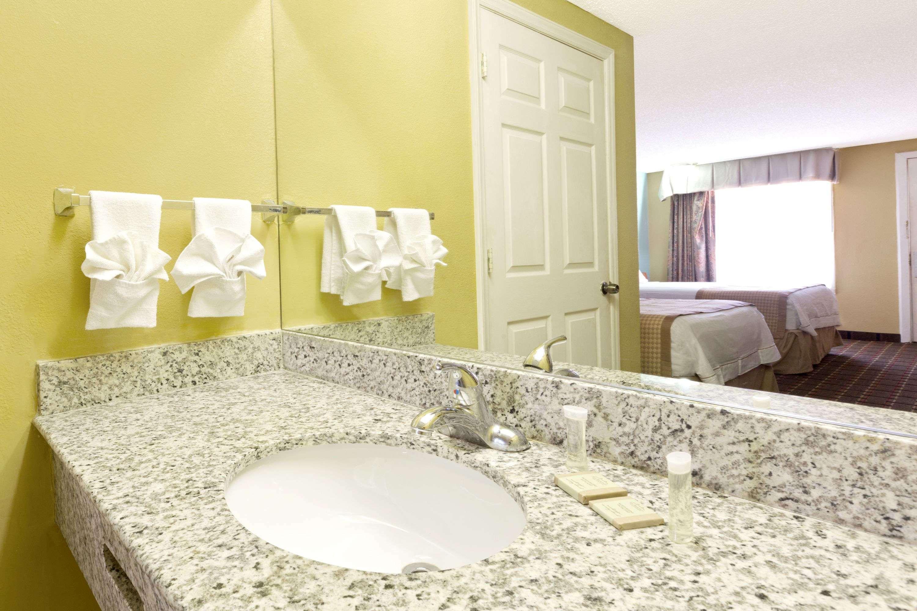 Rodeway Inn Charlotte Airport Area Екстериор снимка