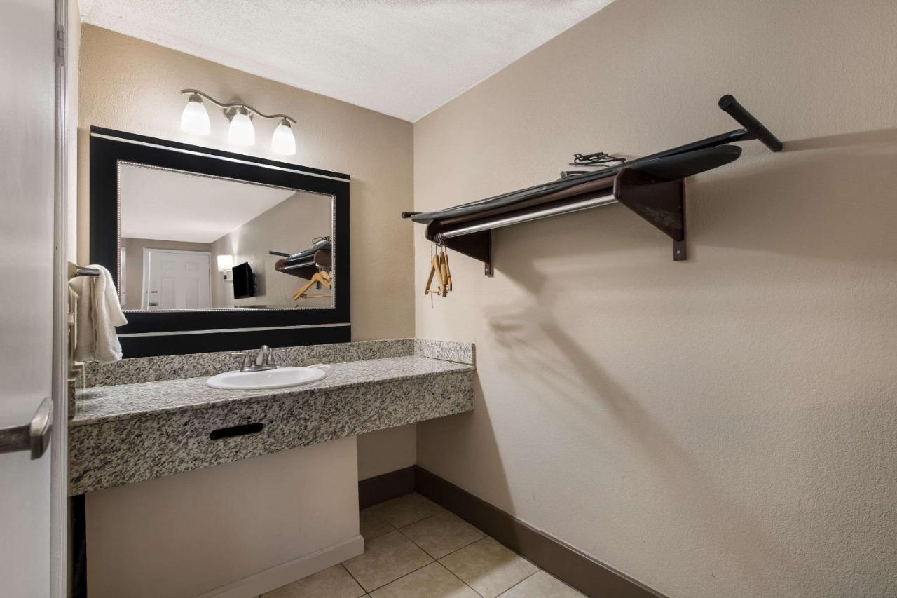 Rodeway Inn Charlotte Airport Area Екстериор снимка